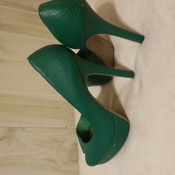 Platform heels, size 8 1/2, 5 1/2 inch heel - Picture 2 of 2